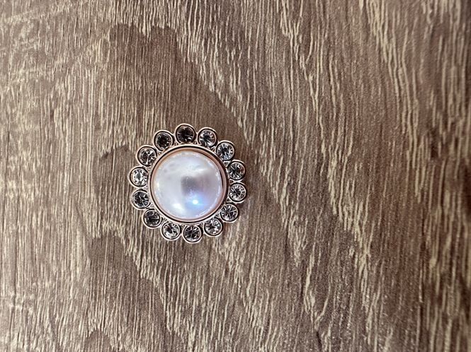 Hovedbilde Knapp med strass og «perle» 1,8 cm