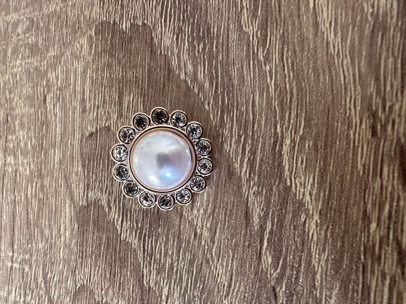 Knapp med strass og «perle» 2 cm